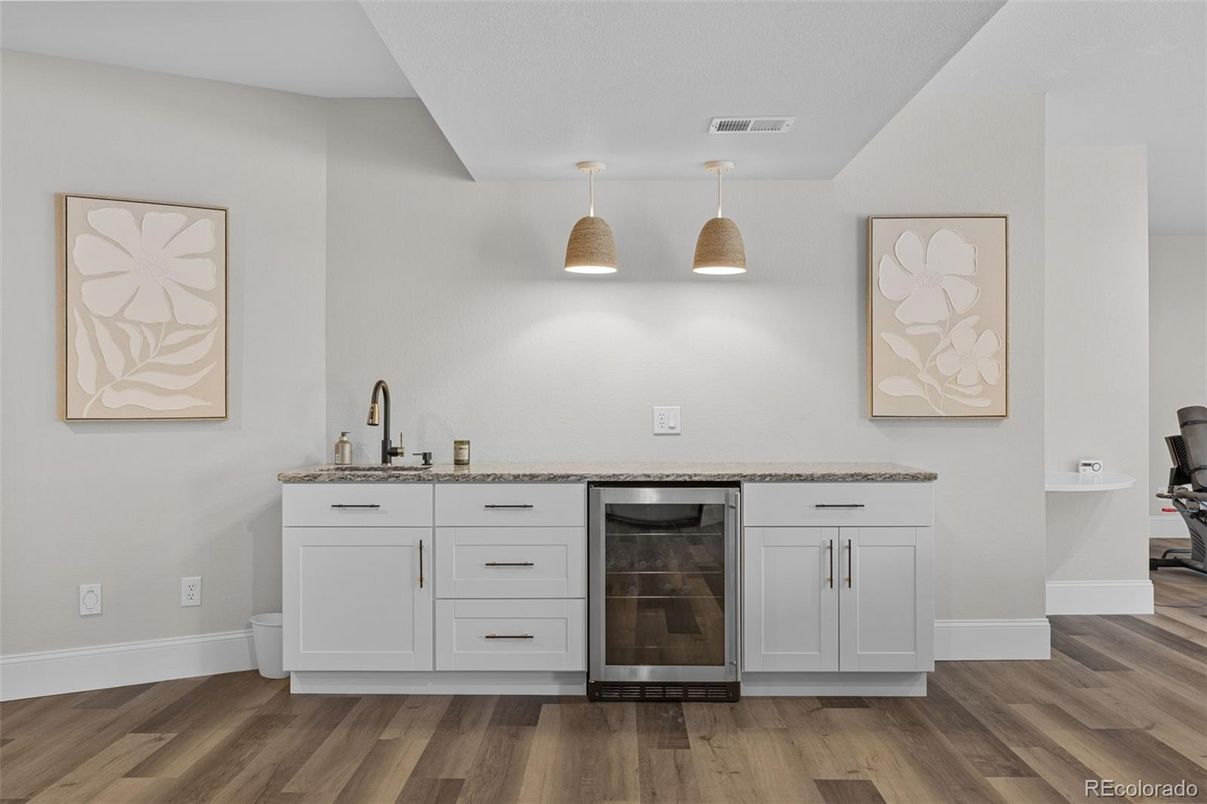 Interior, Pendant Lights, Wood Texture Flooring