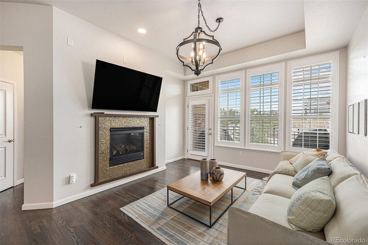 Fireplace, Interior, Living room, Pendant Lights, Recessed Lighting, Wood Texture Flooring