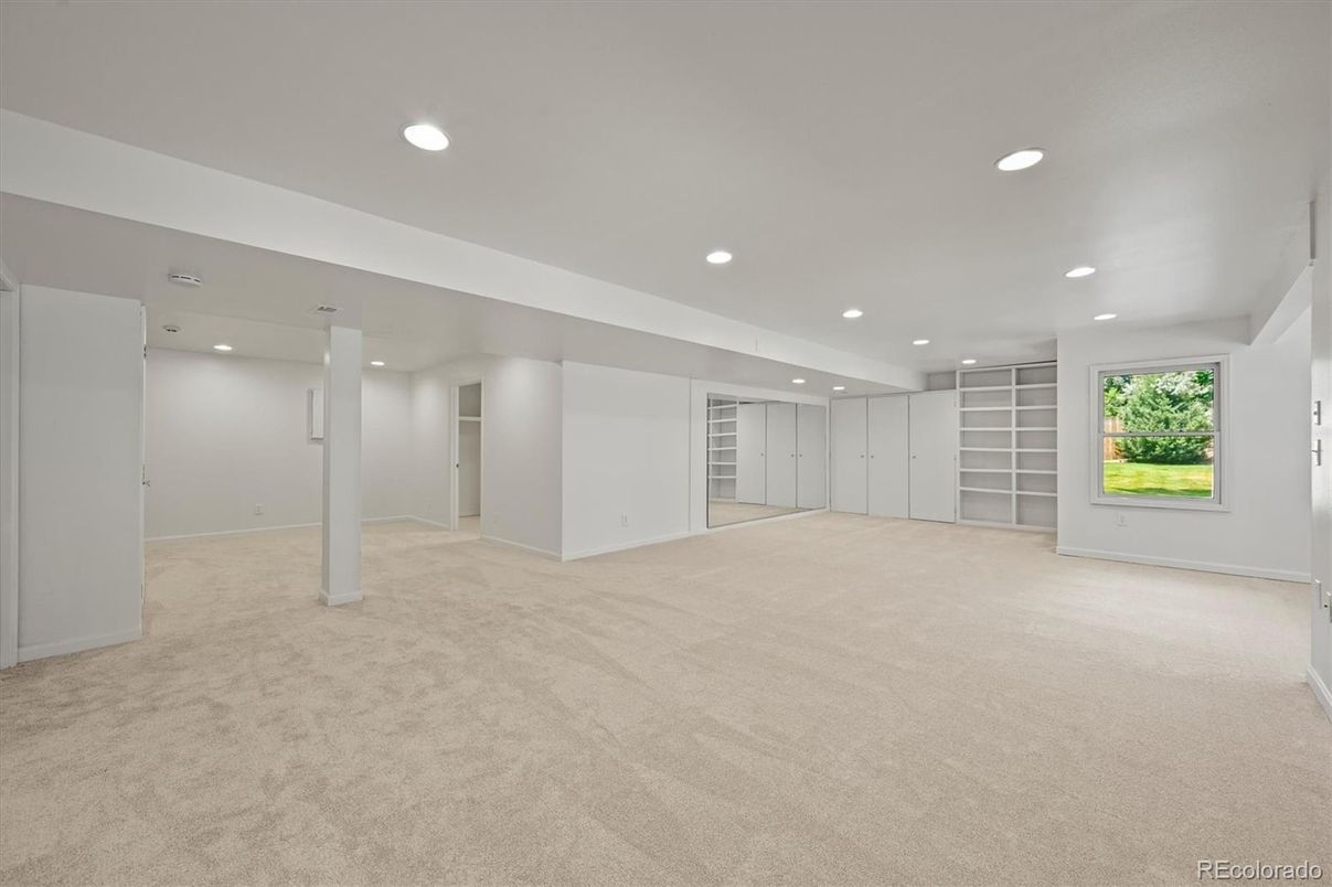 Empty room, Interior, Recessed Lighting