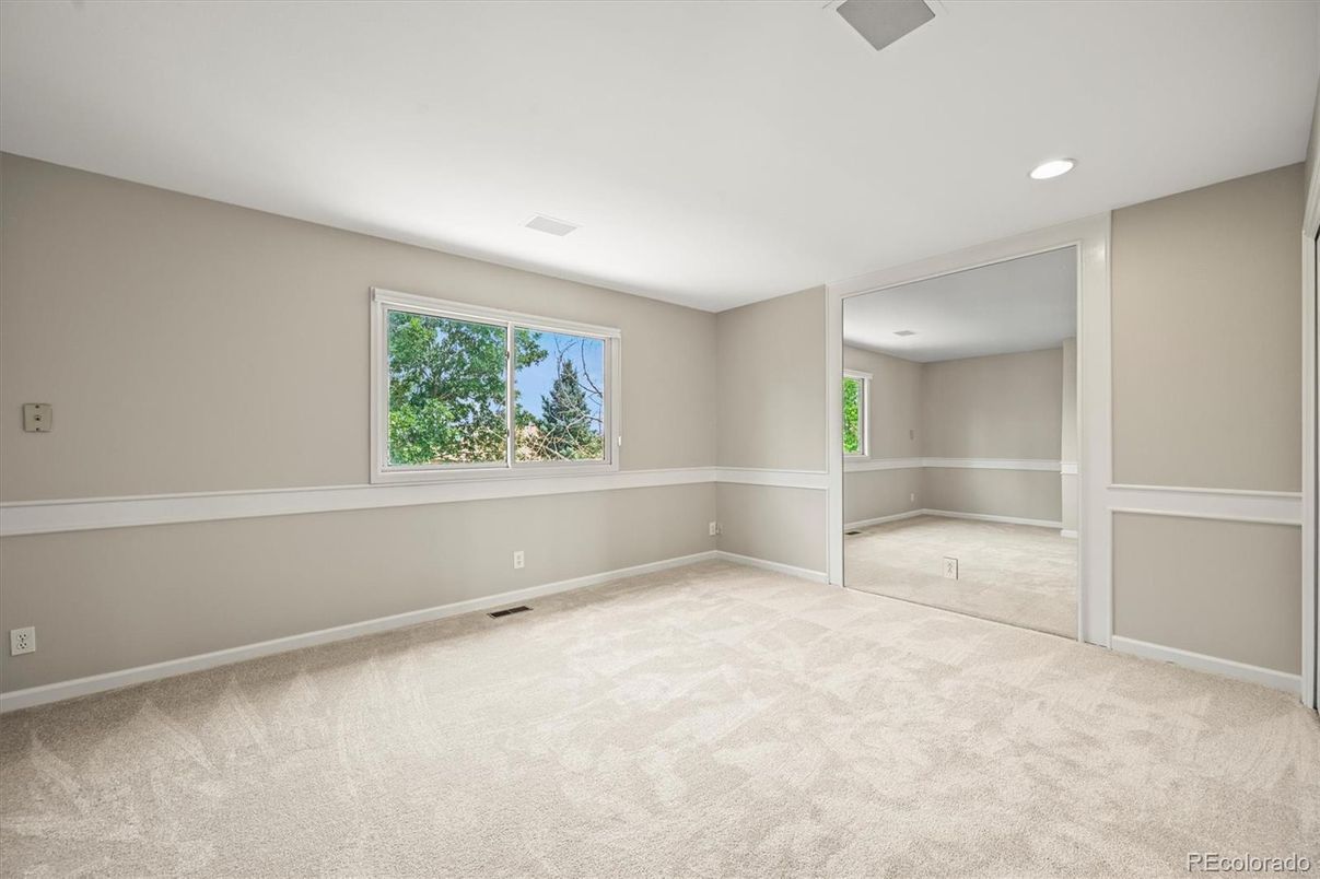 Empty room, Interior, Recessed Lighting