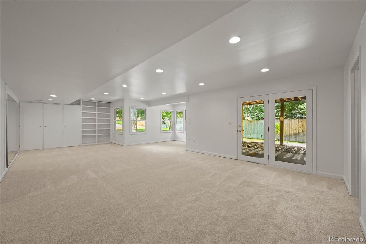 Empty room, Interior, Recessed Lighting