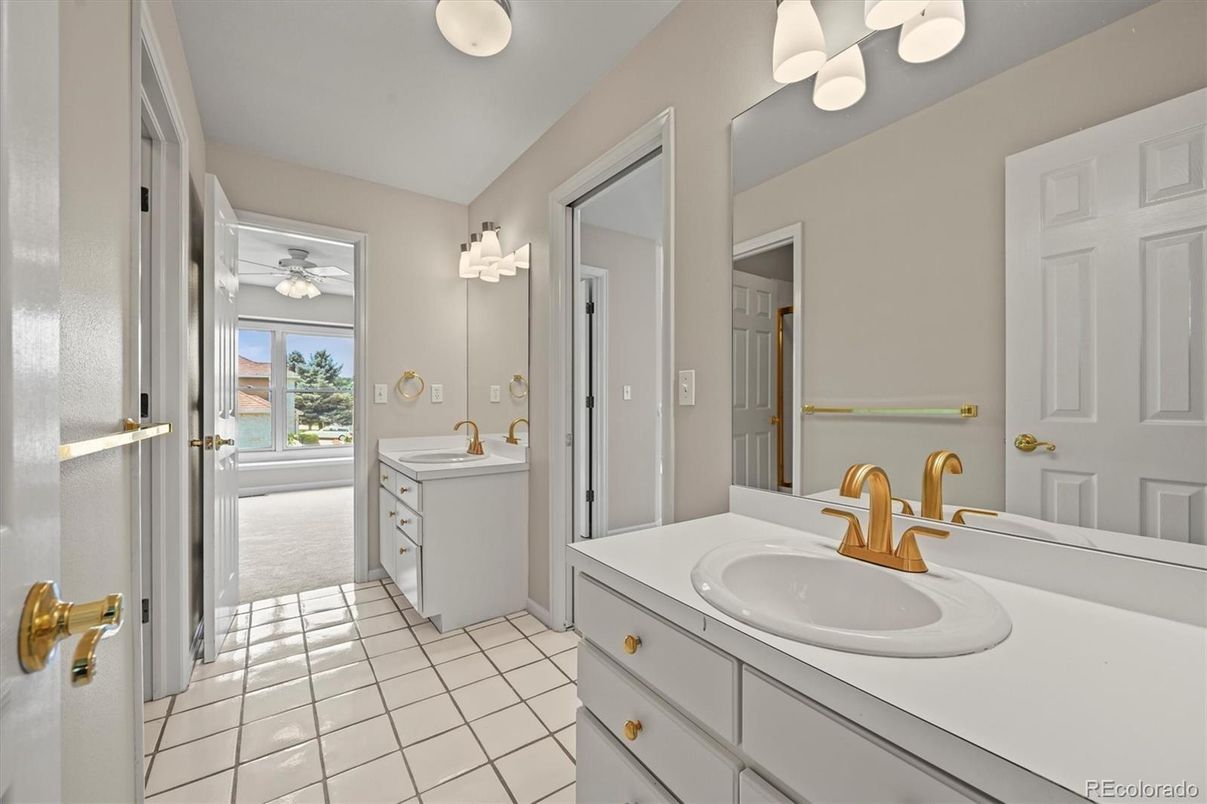 Bathroom, Dual Sink Vanities, Interior