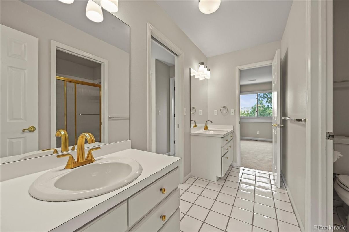 Bathroom, Dual Sink Vanities, Interior