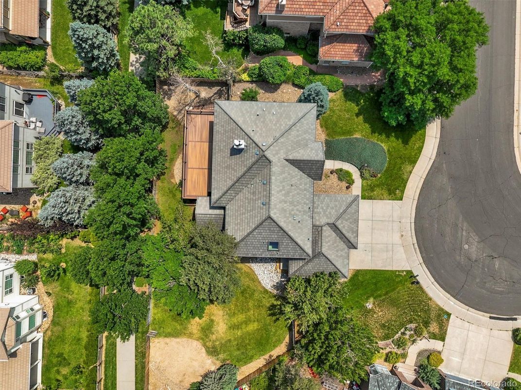 Exterior, Drone