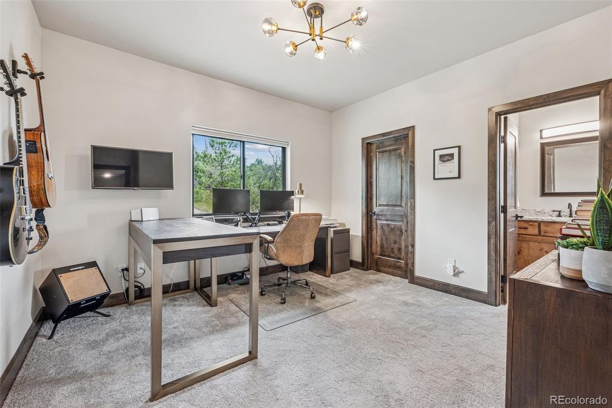 Home Office, Interior