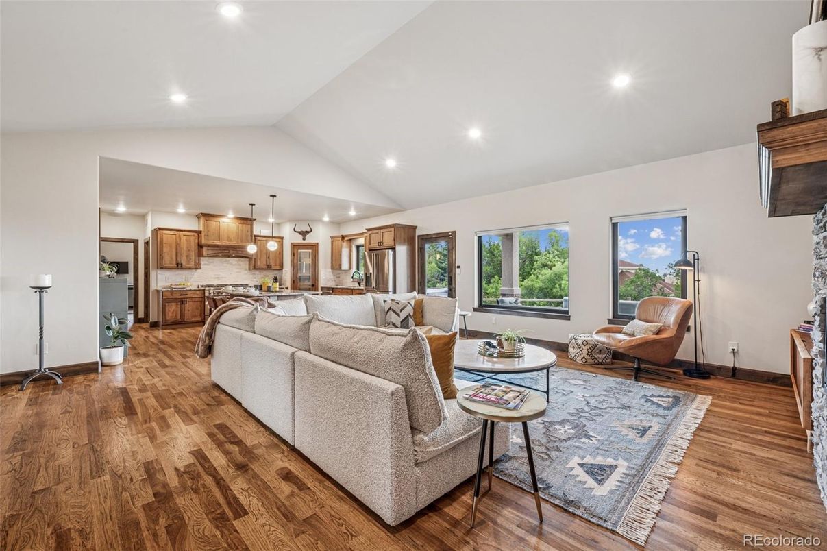 Interior, Kitchen, Living room, Pendant Lights, Recessed Lighting, Wood Texture Flooring