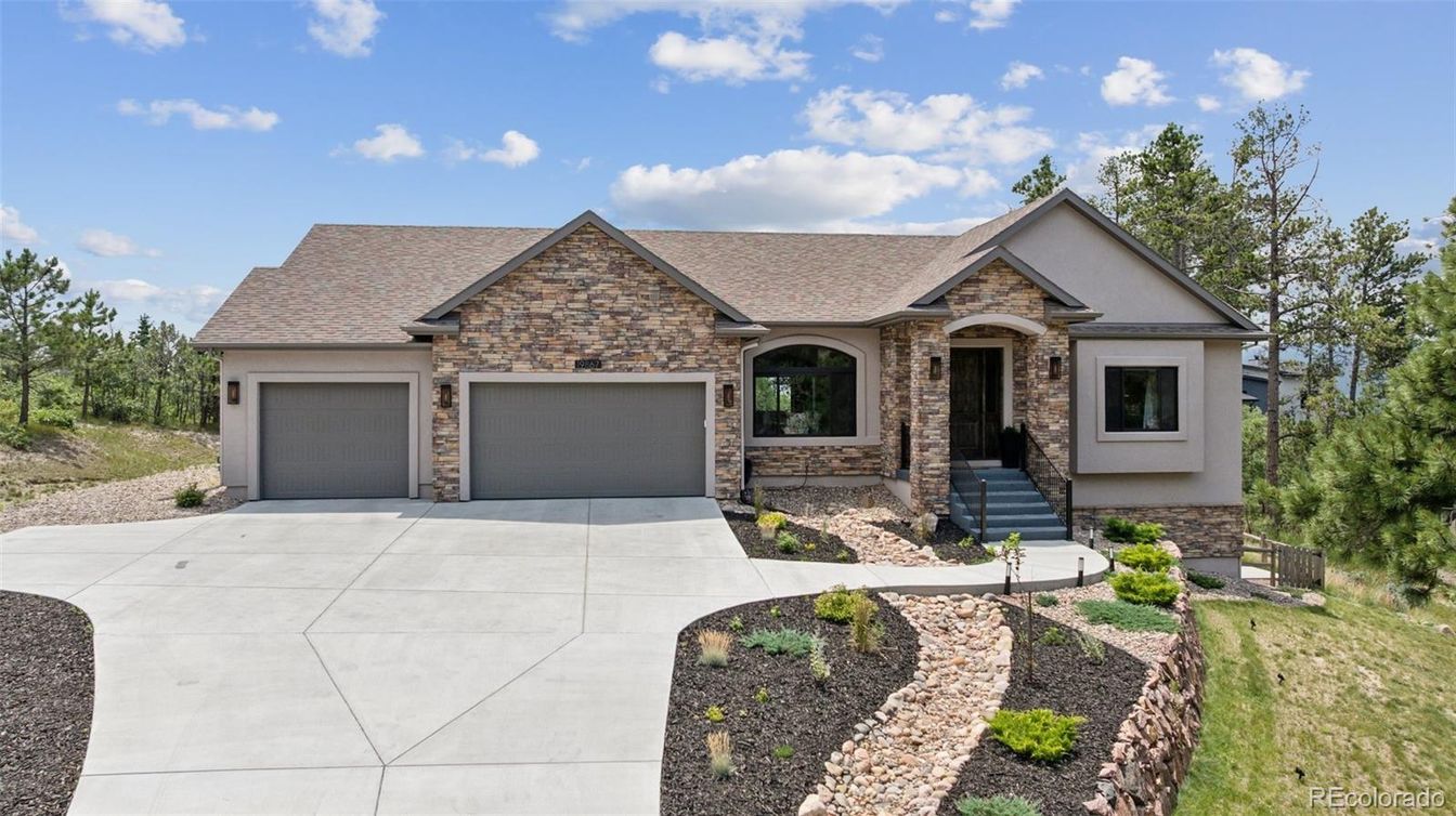 Attached, Exterior, Facade, Brick Traditional