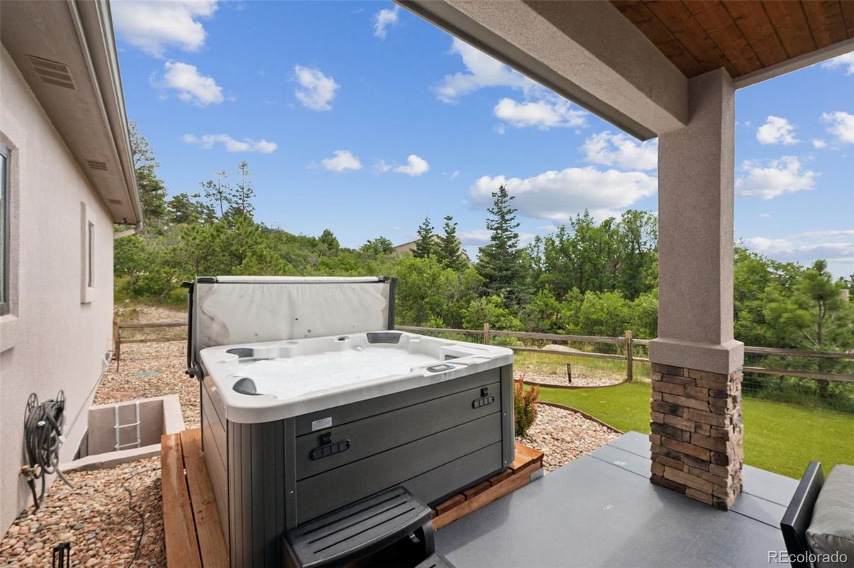 Exterior, Hot Tub