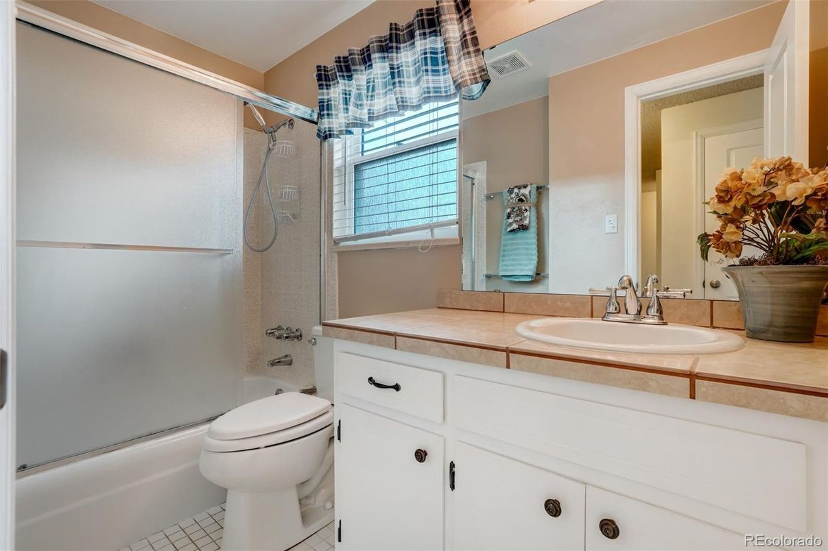 Bathroom, Interior, Tile Countertops