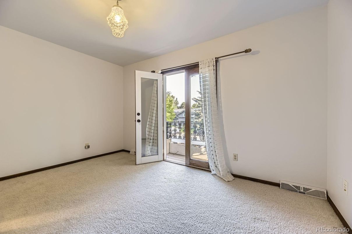 Chandelier, Empty room, Interior