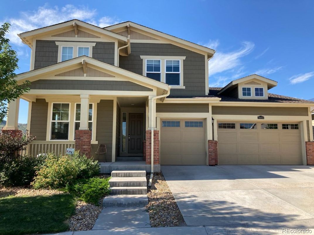Attached, Exterior, Facade, American Craftsman