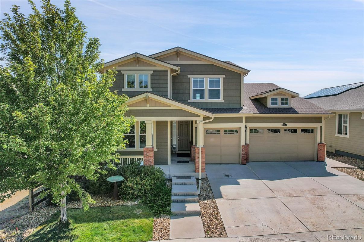 Attached, Exterior, Facade, Solar Panels, American Craftsman