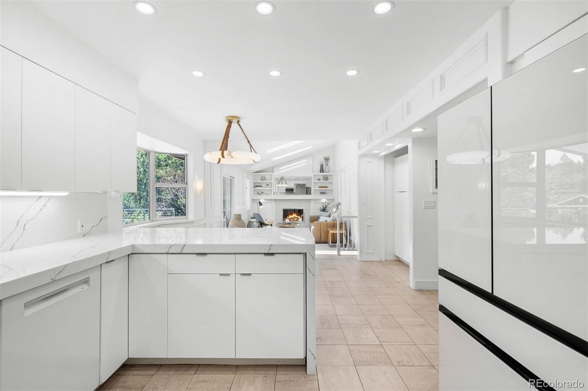 Fireplace, Interior, Kitchen, Pendant Lights, Recessed Lighting