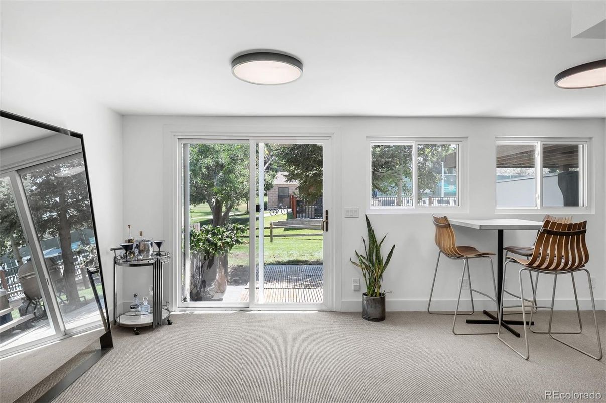 Home Office, Interior