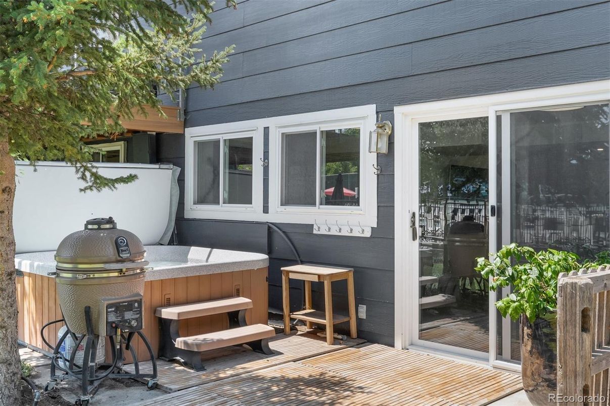 Exterior, Hot Tub