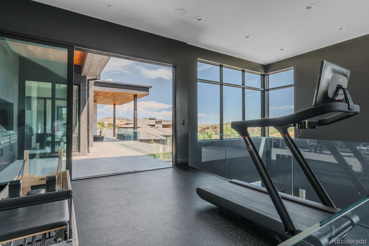 Fitness Equipment, Interior, Recessed Lighting, Water