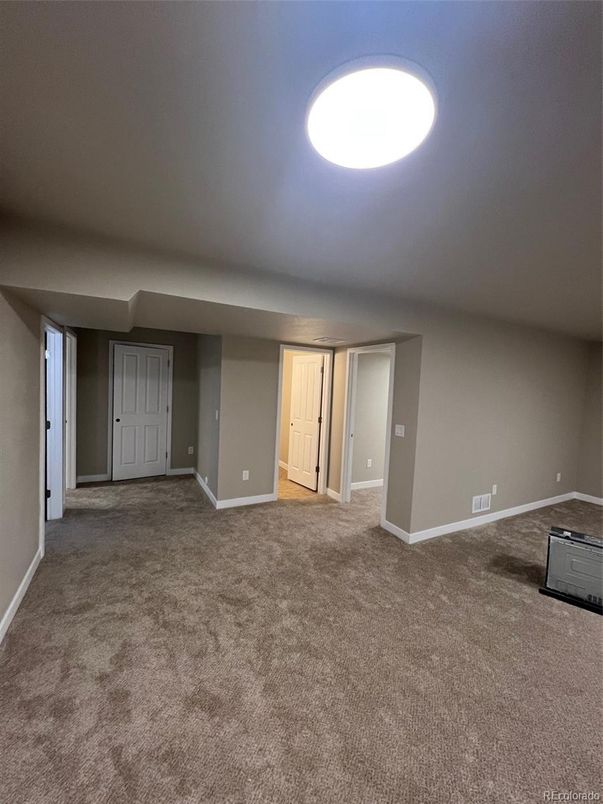 Empty room, Interior