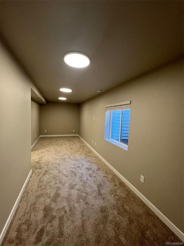 Empty room, Interior, Recessed Lighting