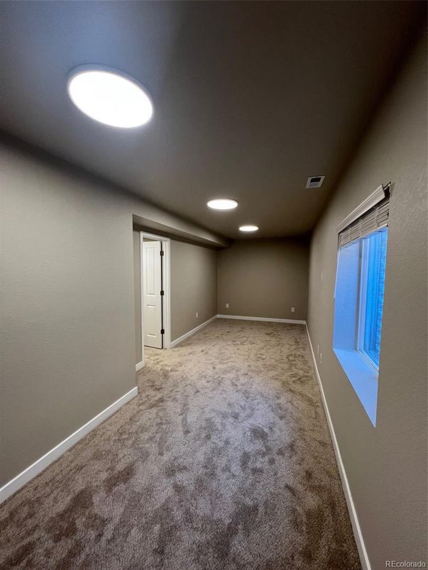 Empty room, Interior, Recessed Lighting