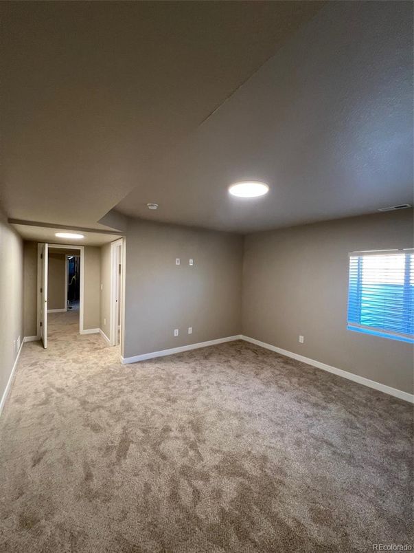 Empty room, Interior, Recessed Lighting