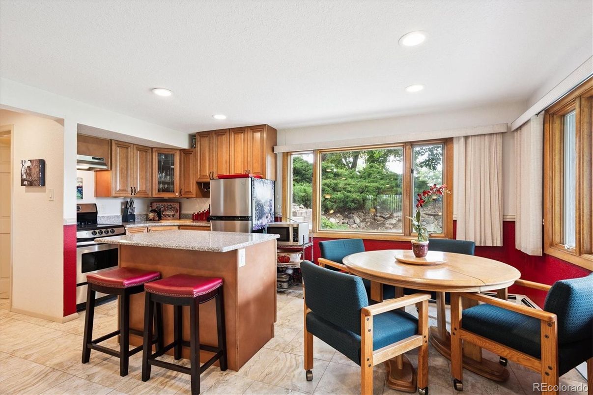 Dining room, Interior, Kitchen, Recessed Lighting, Stainless Steel Appliances