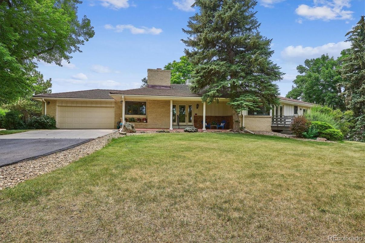 Attached, Backyard, Exterior, Facade, Brick Facade, Ranch