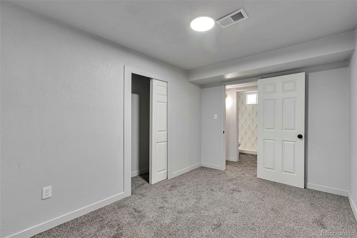 Elevator, Empty room, Interior