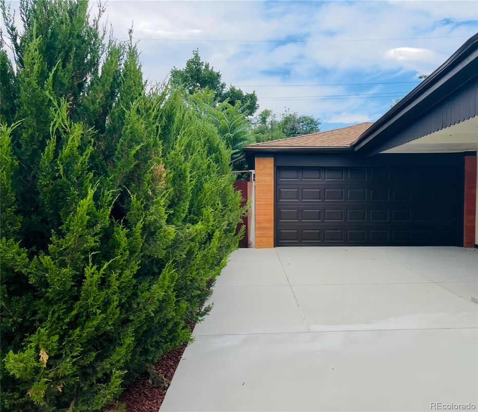 Detached Garage, Exterior