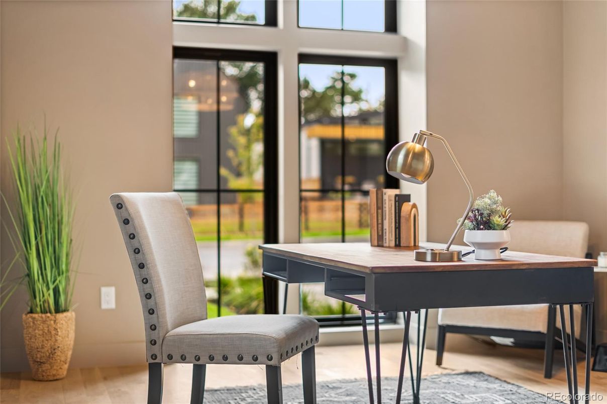 Home Office, Interior