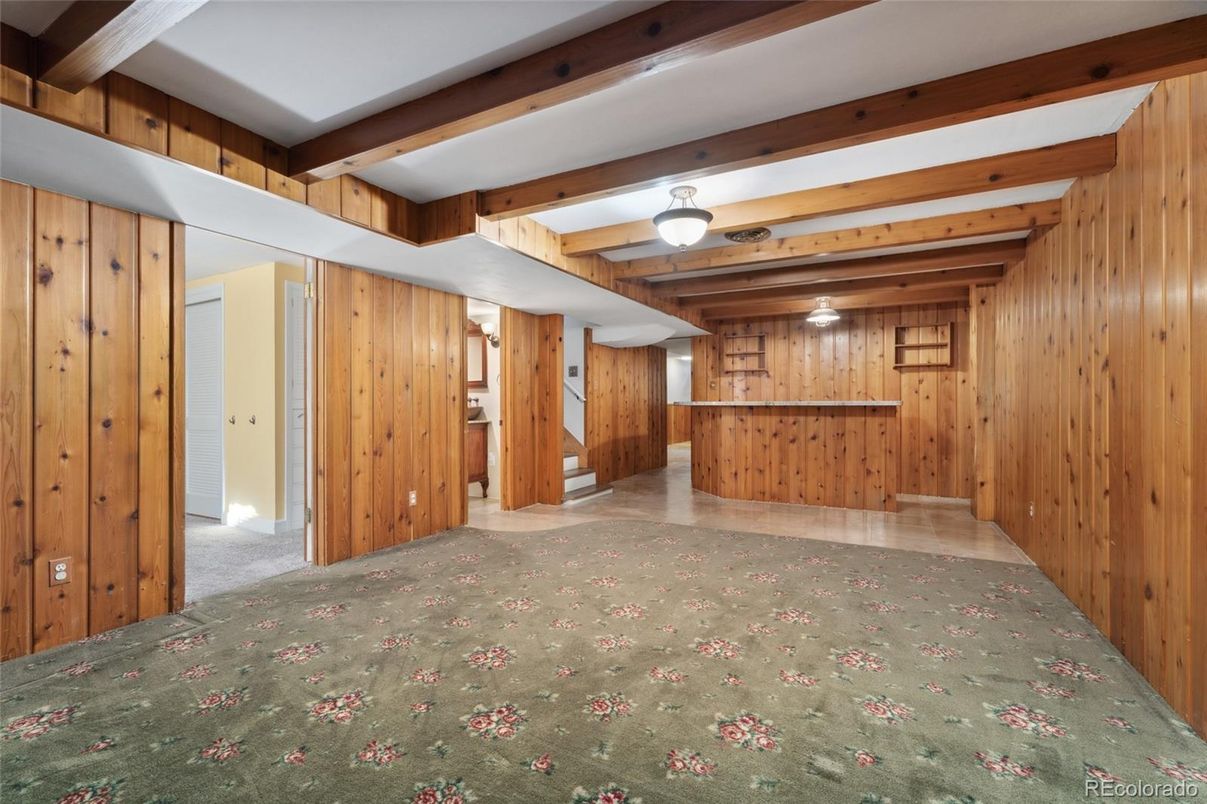 Empty room, Interior, Wooden Beams, Wooden Walls