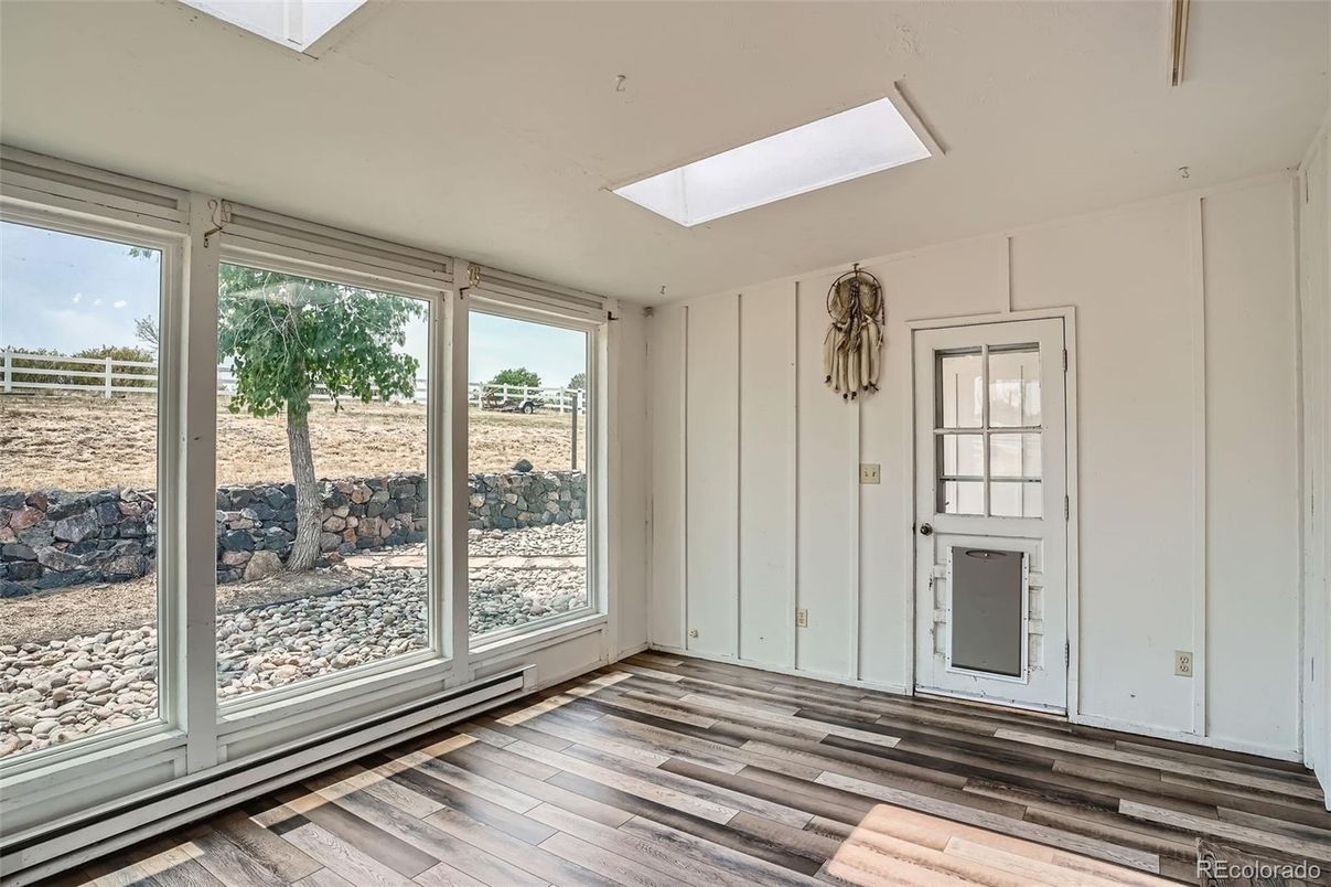 Empty room, Interior, Sun Room, Wood Texture Flooring