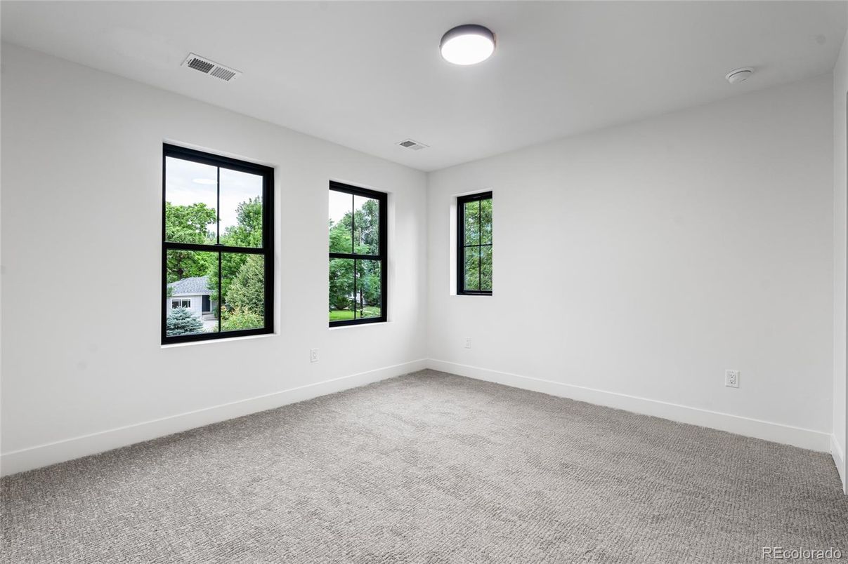 Empty room, Interior