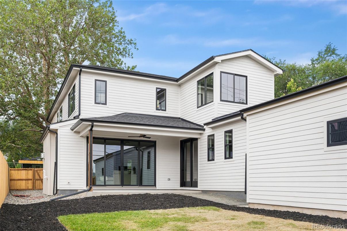 Attached, Exterior, Facade, Farmhouse