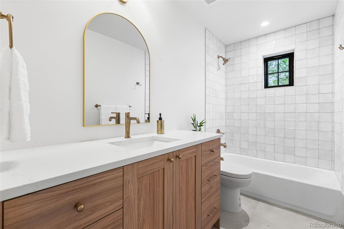 Bathroom, Interior, Recessed Lighting