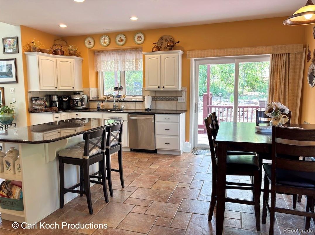 Dining room, Interior, Kitchen, Recessed Lighting