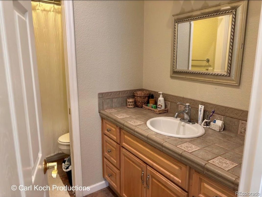 Bathroom, Interior, Tile Countertops