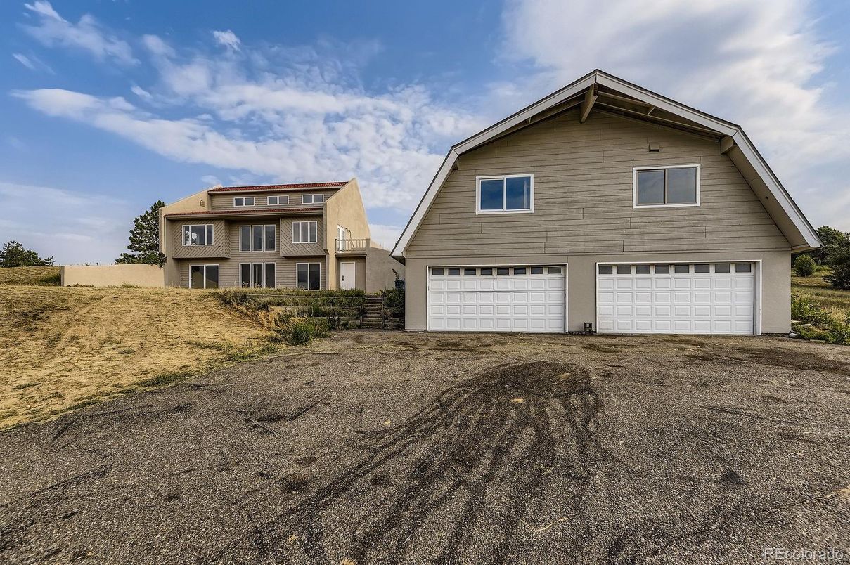 Attached, Exterior, Facade, American Craftsman