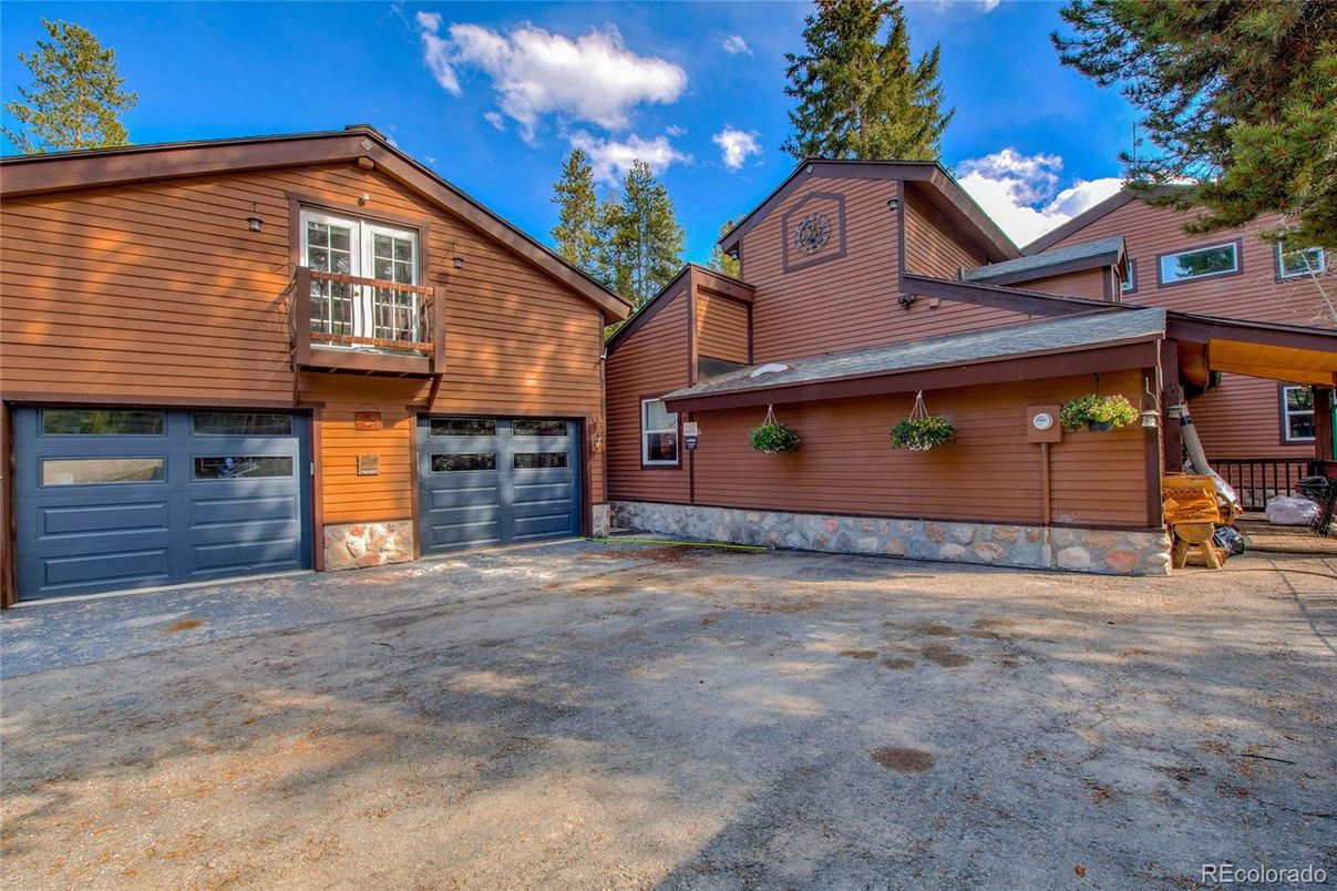 Attached, Exterior, Facade, Log Home