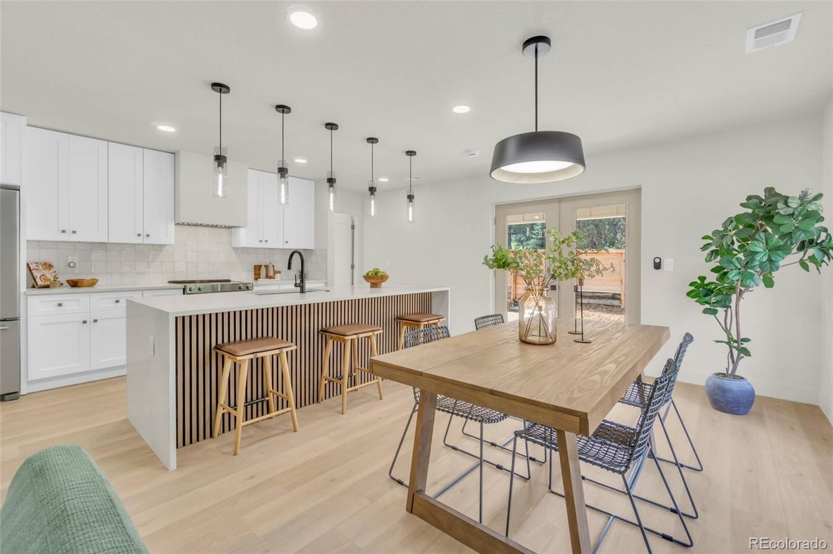 Dining room, Interior, Kitchen, Pendant Lights, Recessed Lighting, Wood Texture Flooring