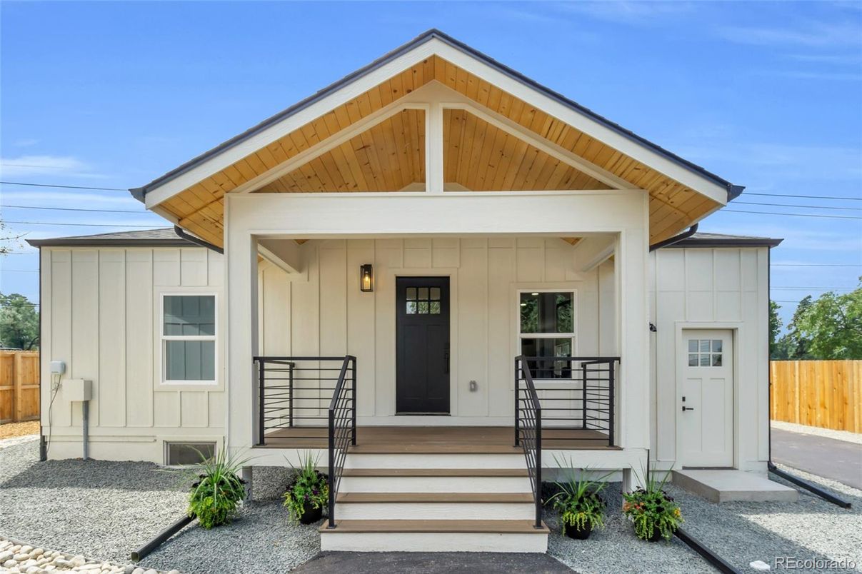 Exterior, Facade, None