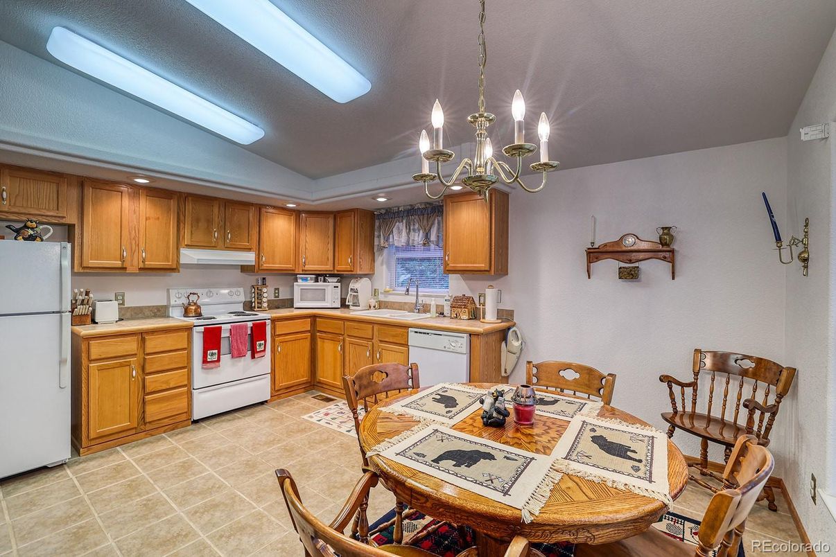Chandelier, Dining room, Interior, Kitchen, Recessed Lighting