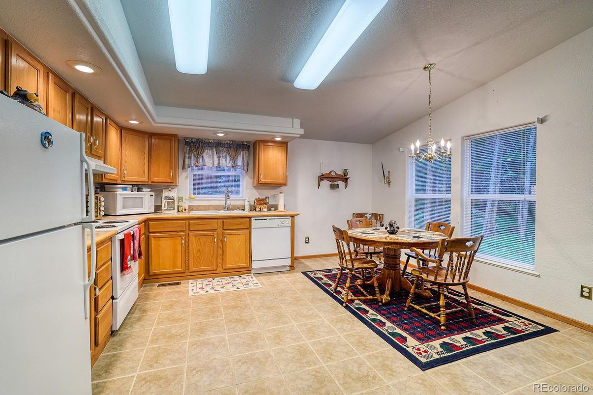 Chandelier, Dining room, Interior, Kitchen, Recessed Lighting
