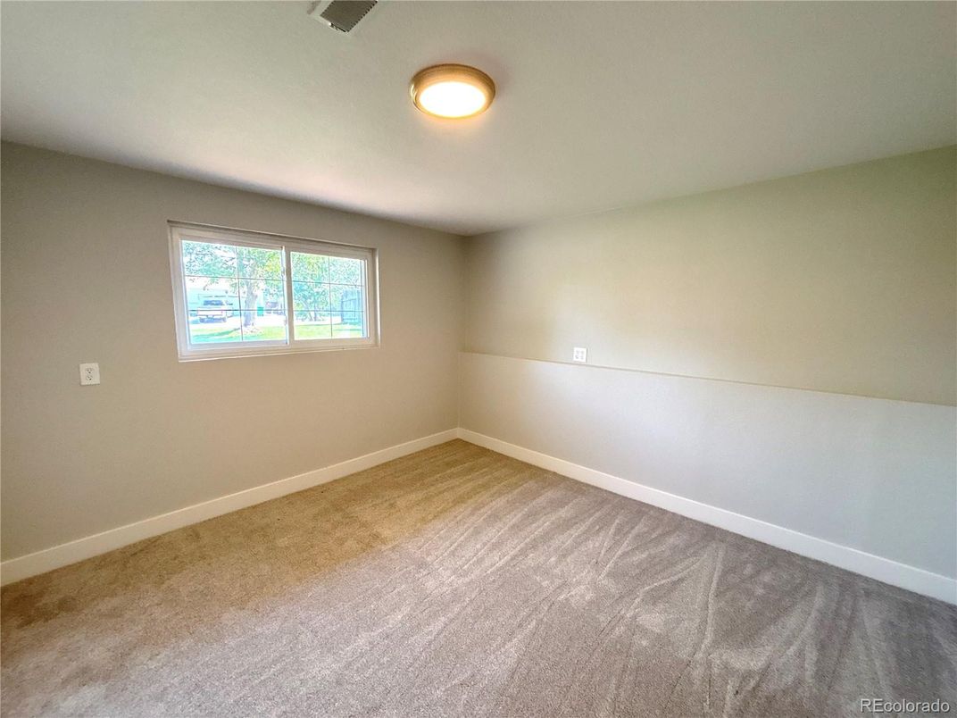 Empty room, Interior