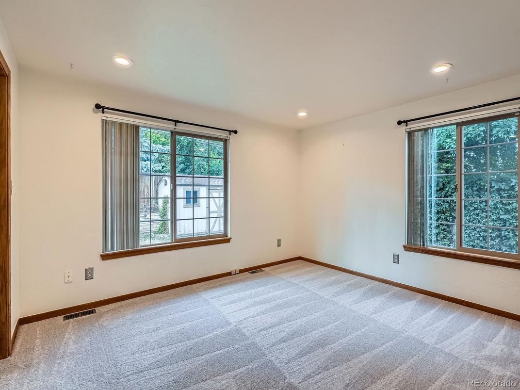 Empty room, Interior, Recessed Lighting