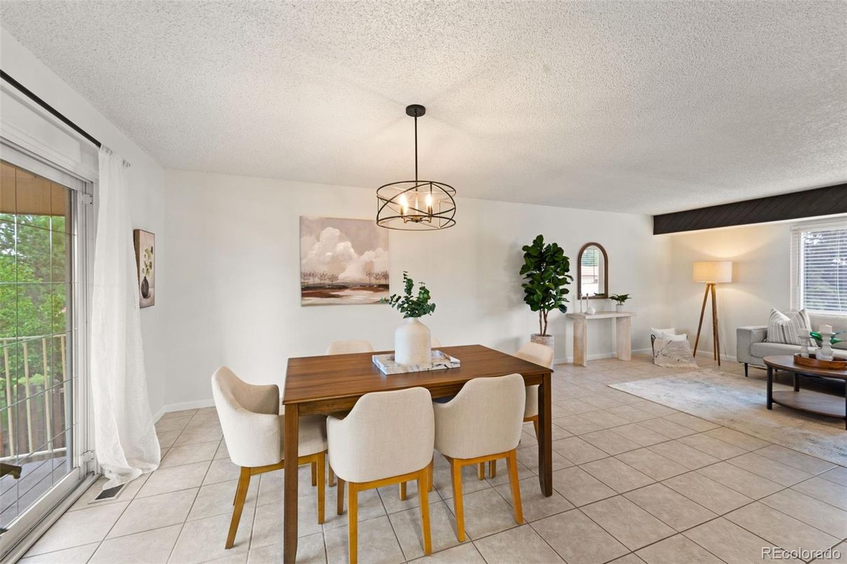 Chandelier, Dining room, Interior, Pendant Lights