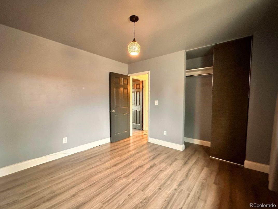 Empty room, Interior, Pendant Lights, Wood Texture Flooring