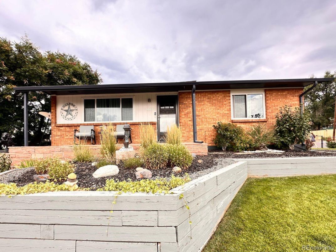Exterior, Facade, Brick Facade, Ranch
