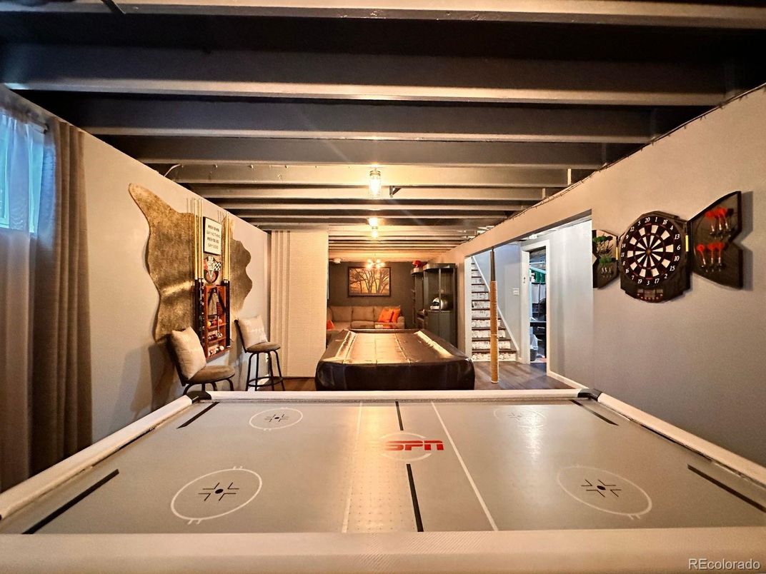 Billiard Table, Game Room, Interior