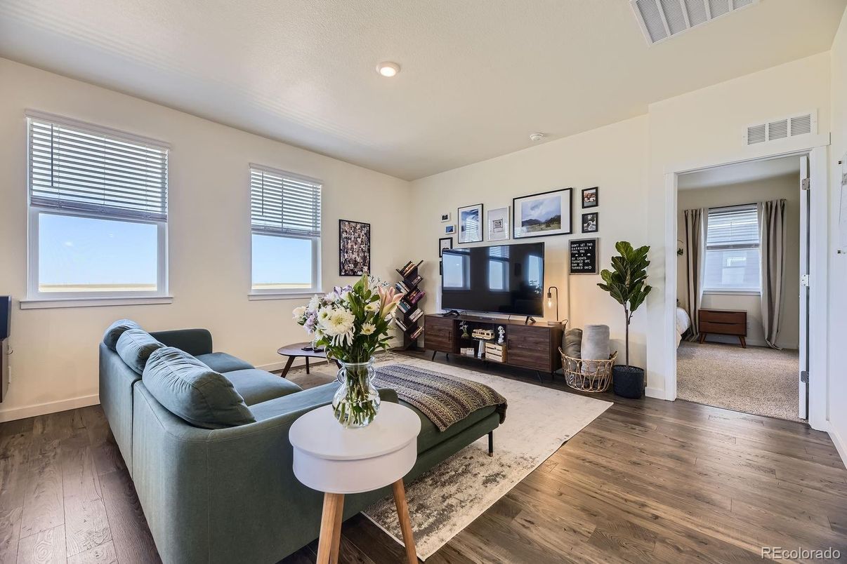 Interior, Living room, Recessed Lighting, Wood Texture Flooring