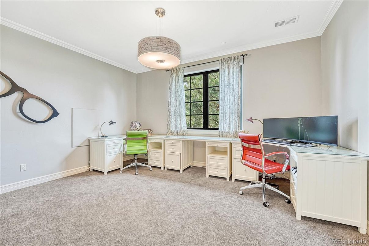 Home Office, Interior